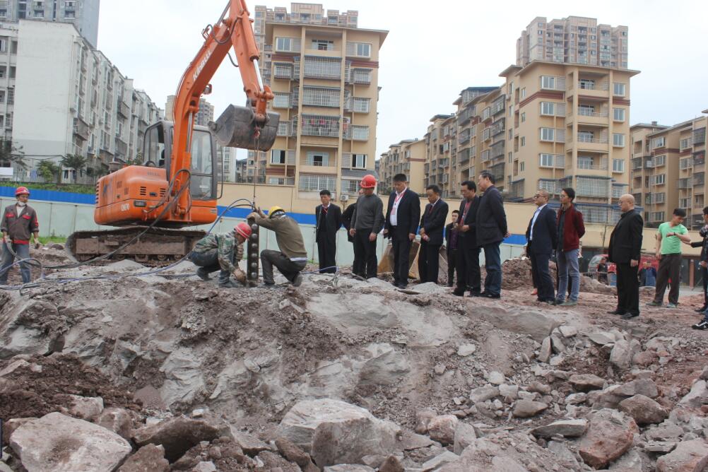 實業興邦,產業報國:2017,擼起袖子加油干 實業興邦,產業報國:2017,擼起袖子加油干