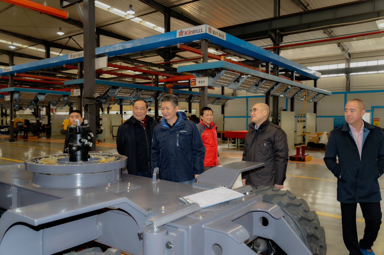 廣西柳工機械股份有限公司總裁黃海波一行到重慶勤牛考察交流 廣西柳工機械股份有限公司總裁黃海波一行到重慶勤牛考察交流