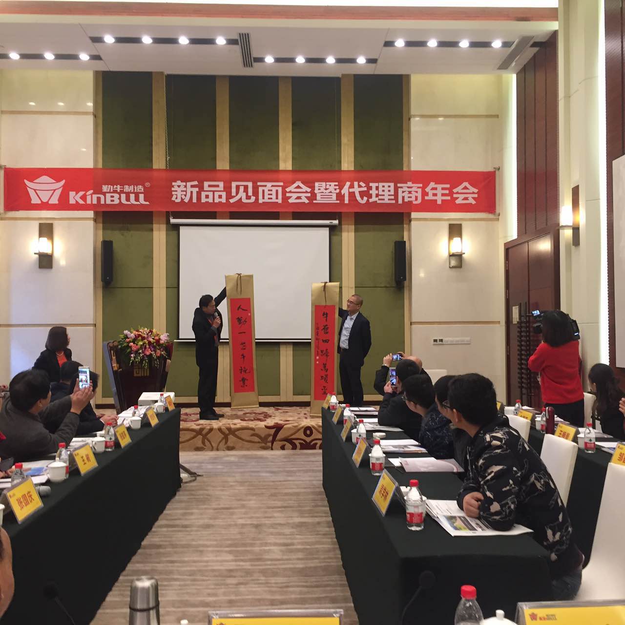 實業興邦,產業報國:2017,擼起袖子加油干 實業興邦,產業報國:2017,擼起袖子加油干